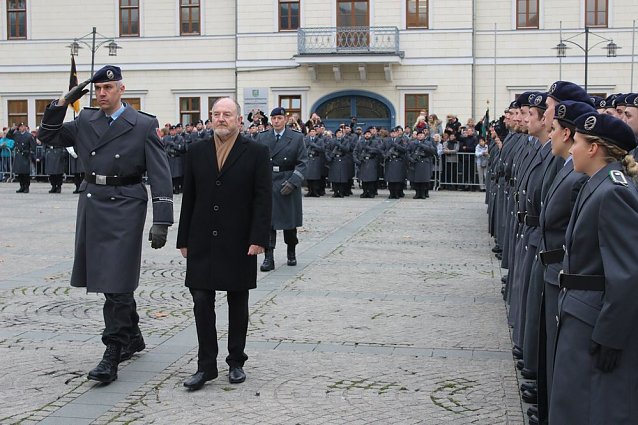 Bild: Soldatinnen und Soldaten vereidigt