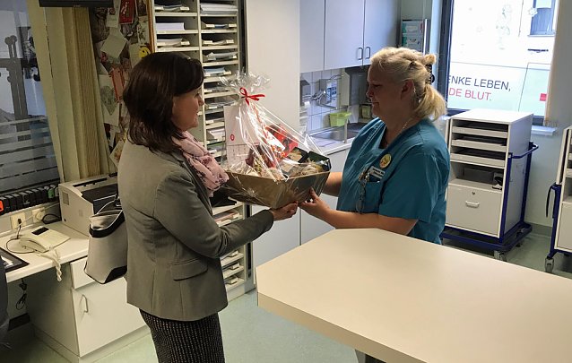 Bild: Weihnachtsbesuche in den DRK-Krankenh&auml;usern