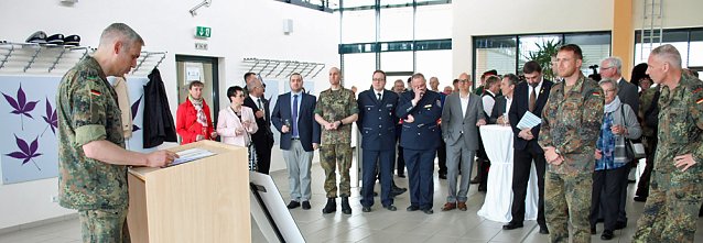 Bild: Aus der Region verabschiedet und empfangen