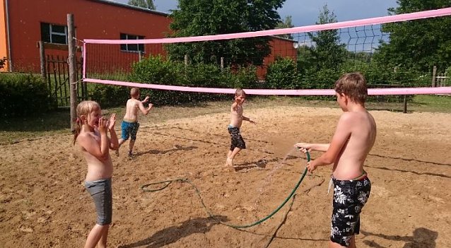 Bild: Auf dem Abenteuerspielplatz