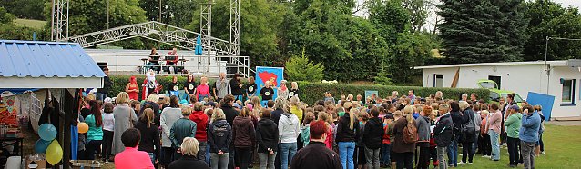Bild: Schwimmbadfest mit der Fachschule