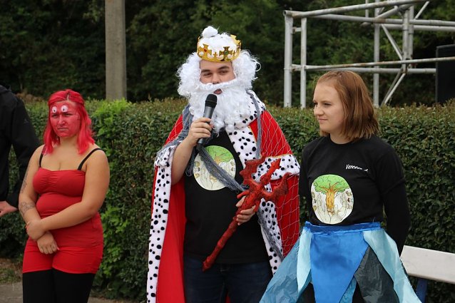 Bild: Schwimmbadfest mit der Fachschule