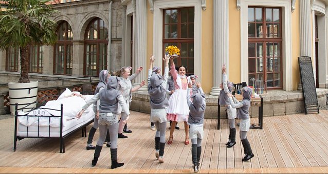 Bild: Premiere: Die Magd als Herrin