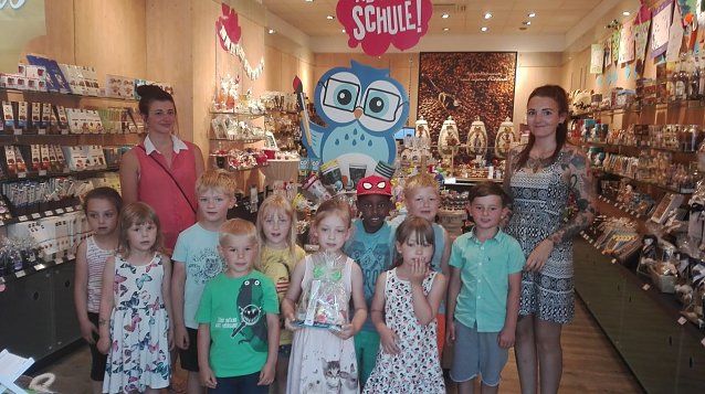 Bild: Gewinnspiel f&uuml;r angehende ABC-Sch&uuml;tzen - arko Confiserie begl&uuml;ckte zehn Kinderg&auml;rten