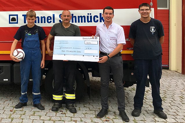 Bild: Finanzielle Unterst&uuml;tzung f&uuml;r die Feuerwehr Heldrungen