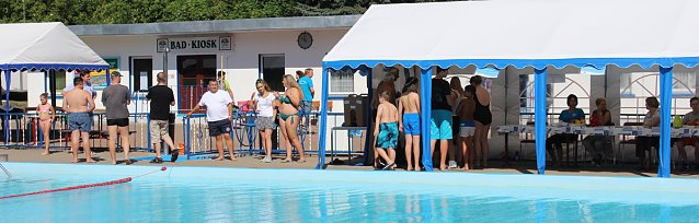 Bild: 24 - Stunden - Schwimmen im Freibad Gro&szlig;furra