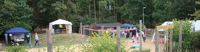Bild: Sommerfest im Wohngebiet