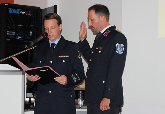 Bild: Bei Feuerwehrberatung hohe Auszeichnung verliehen