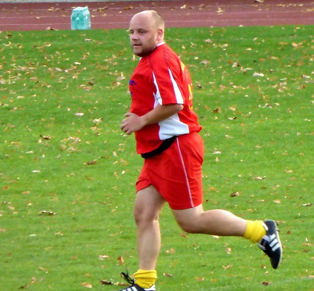 Bild: Das traditionelle Fu&szlig;ball-Spiel im Stadion an der Wipper