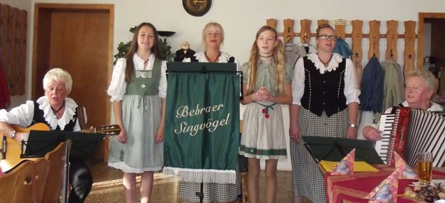 Bild: Herbstfest im WB 4 mit Bebraer Singv&ouml;geln gefeiert
