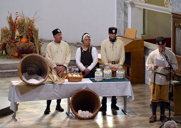 Bild: Festgottesdienst in der Unterkirche..
