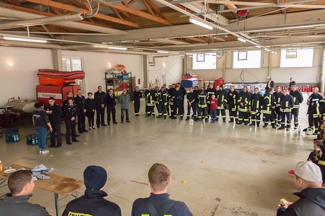Bild: Feuerwehren &uuml;bten in Greu&szlig;en