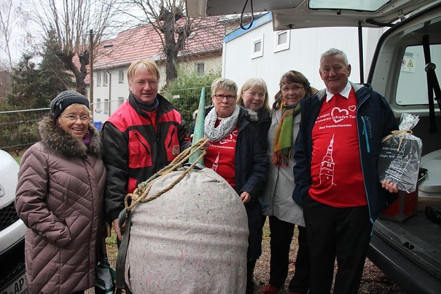 Bild: Turmhaube mit Dokumenten best&uuml;ckt