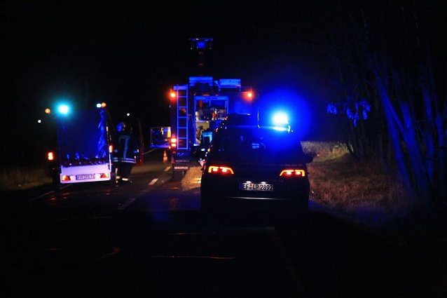 Bild: Fahrzeugbrand in Clingen