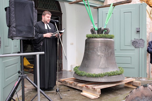 Bild: Die erste Glocke f&uuml;r Trinitatiskirche in der Stadt