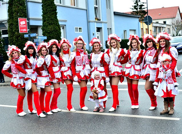 Bild: Auf zum Rosensonntagsumzug