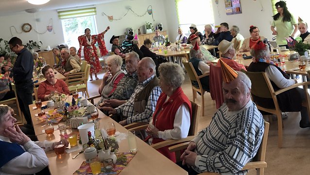 Bild: Faschingsfeier in der Segelteichstra&szlig;e