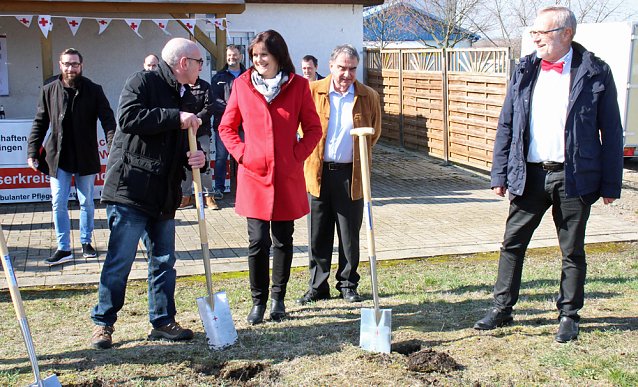 Bild: Spatenstich f&uuml;r neue Rettungswache