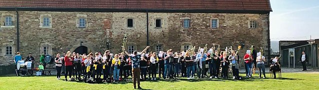 Bild: XXL-Schalmeien-Wochenende auf der Heldrunger Wasserburg