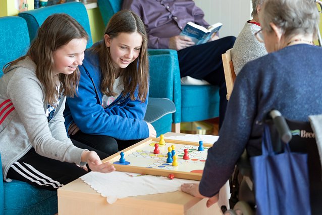 Bild: Jung trifft alt - Klosterschule trifft Wohnstift