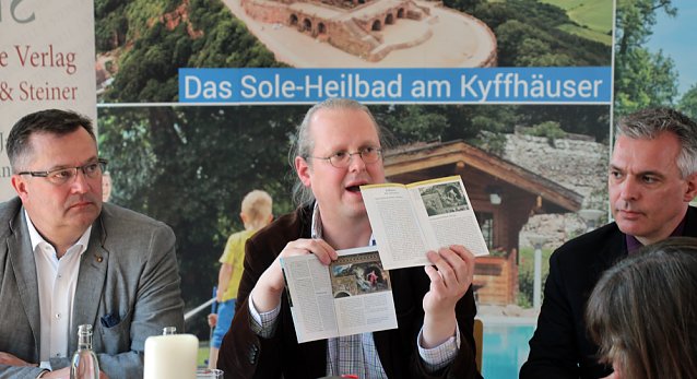 Bild: Kunstf&uuml;hrer zum Kyffh&auml;user-Denkmal vorgestellt