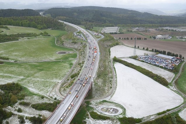 Bild: Massenanfall von Unf&auml;llen auf der A 71 mit vielen Verletzten