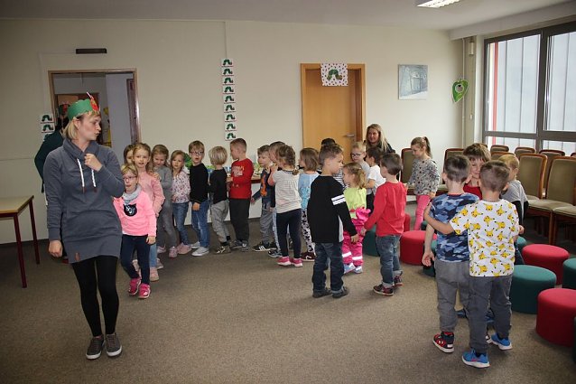 Bild: Kleine Raupe Nimmersatt in der Sondersh&auml;user Bibliothek