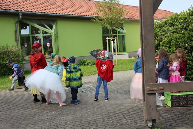 Bild: Kitas feiern Mittelalterfest