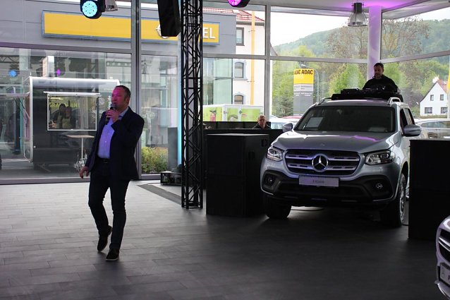 Bild: Nach der Arbeit ins Autohaus