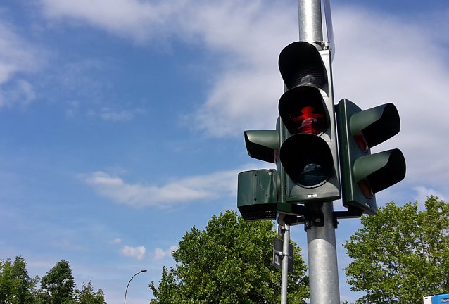 Bild: Fu&szlig;g&auml;ngerampel jetzt in Betrieb