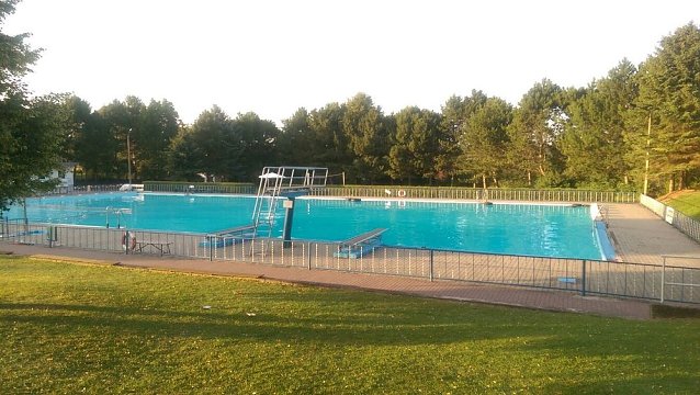 Bild: 24-Stunden-Einsatz f&uuml;r den Erhalt des Freibades in Gro&szlig;furra