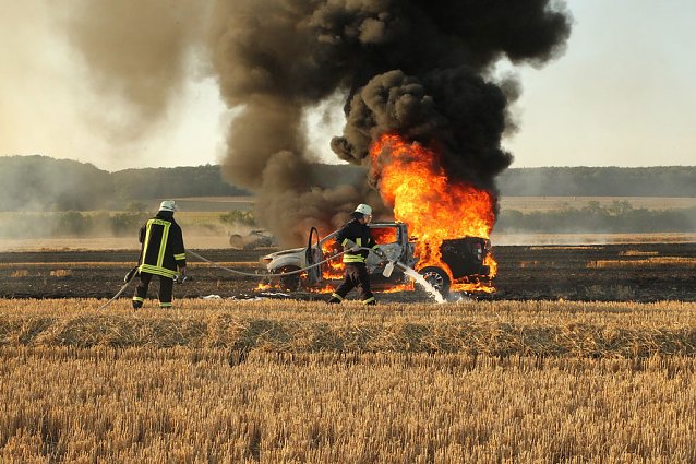 Bild: Feldbrand bei Gro&szlig;berndten