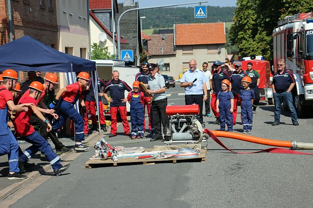 Bild: Feuerwehrfest mit Kindersachenbasar