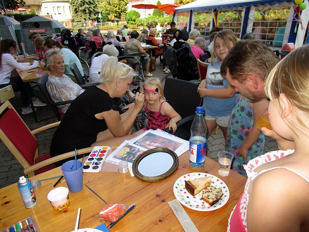 Bild: Parkplatzfest bei der AWO