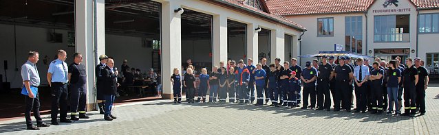Bild: Feuerwehrleute feierten