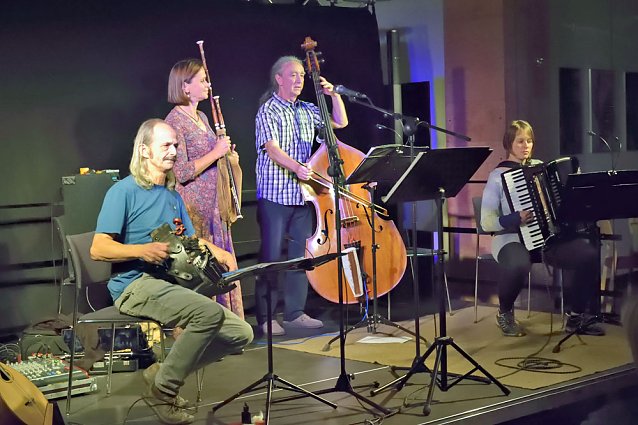 Bild: SP&Auml;TLESE mit europ&auml;ischer Folkmusik