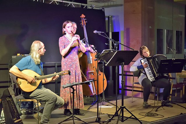 Bild: SP&Auml;TLESE mit europ&auml;ischer Folkmusik