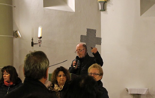 Bild: Friedensgebet mit Friedensmarsch
