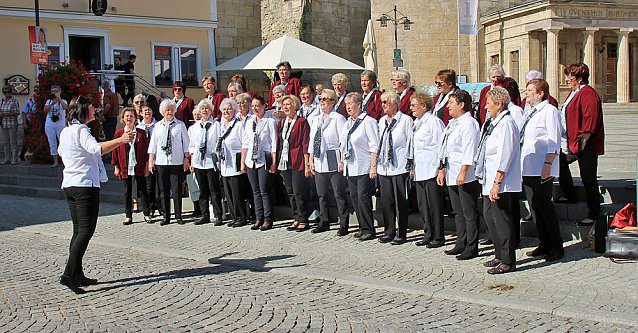 Bild: Frauench&ouml;re in der Cruciskirche