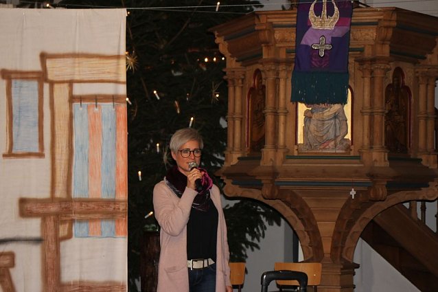 Bild: Krippenspiel und Adventsmarkt