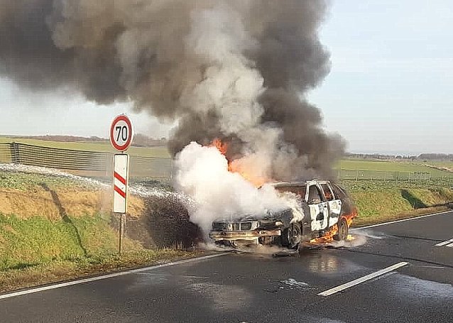 Bild: Fahrzeugbrand bei Bad Frankenhausen