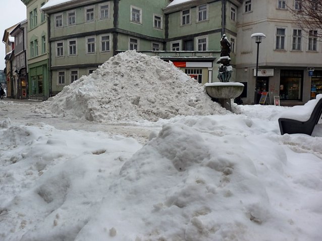 Bild: Schneeberge in Sondershausen
