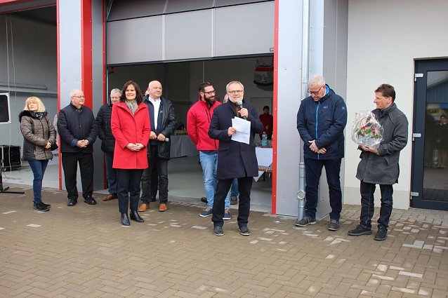 Bild: Neue Rettungswache &uuml;bergeben