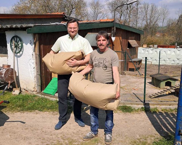 Bild: Futterspende f&uuml;r Kleine Wartburg