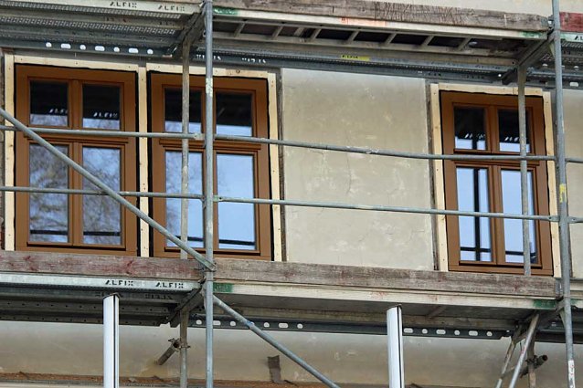 Bild: Neue Fenster werden eingebaut