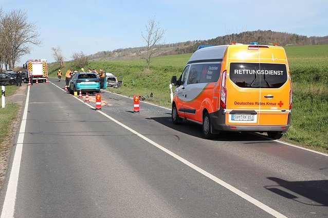 Bild: Vier Personen bei Unfall schwer verletzt