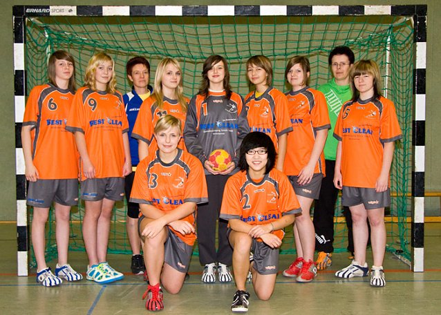 Bild: Neues Outfit bei Handballerinnen
