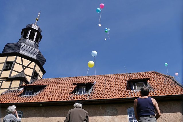 Bild: Luftballons mit Segensgr&uuml;&szlig;e