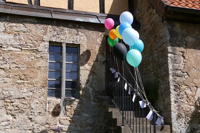 Bild: Luftballons mit Segensgr&uuml;&szlig;e