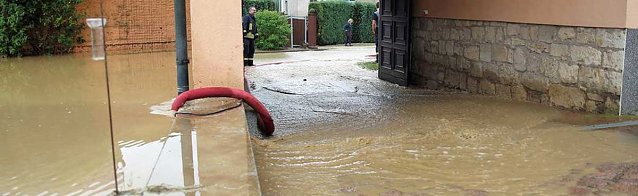 Bild: Dauerregen ruft Feuerwehren auf den Plan